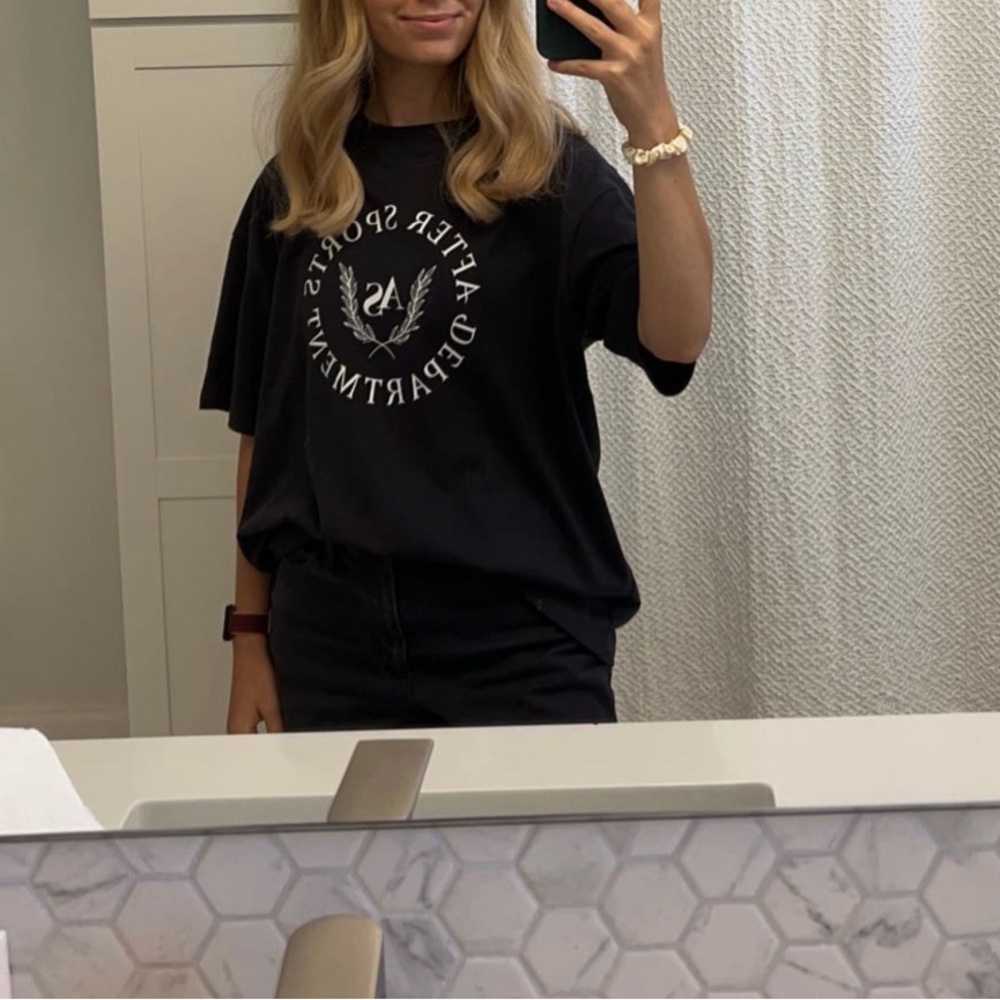 Black t-shirt